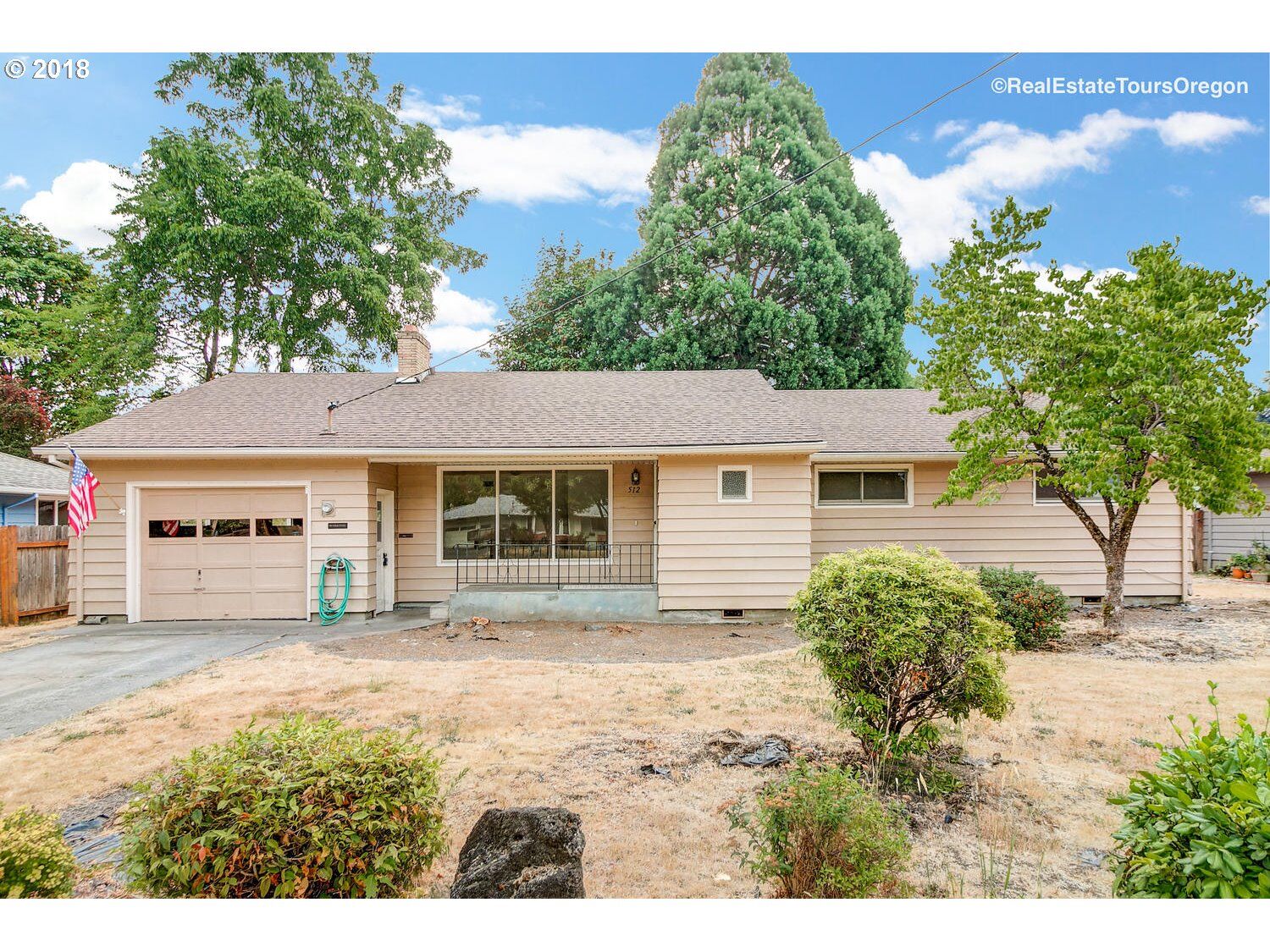 Property Photo:  512 NE 6th Ave  OR 97124 