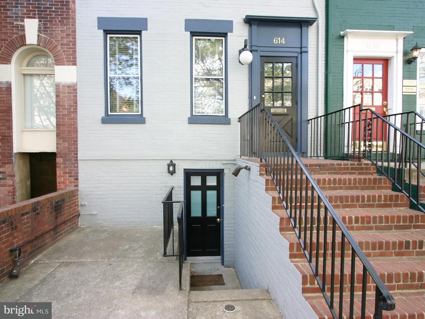 Property Photo:  614 Washington Street N  VA 22314 