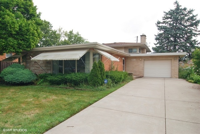 Property Photo:  2411 Sunnyside Avenue  IL 60154 