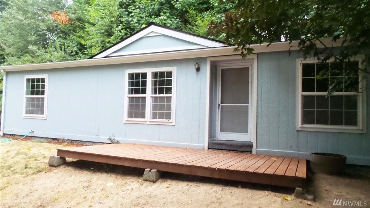 Property Photo:  100 NE Lorrain Court  WA 98528 