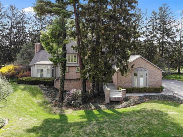 Property Photo: 810 Hidden Pine Road MI 48304
