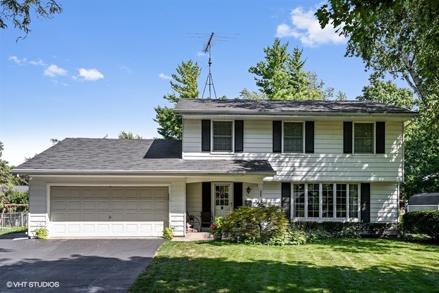Property Photo: 721 Westfield Drive North IL 60174