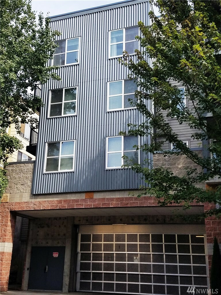 Property Photo: 600 N 85 Th St 403 WA 98103