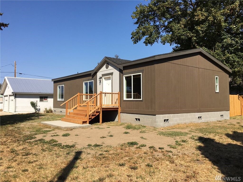 Property Photo:  301 W 2nd Ave  WA 98926 