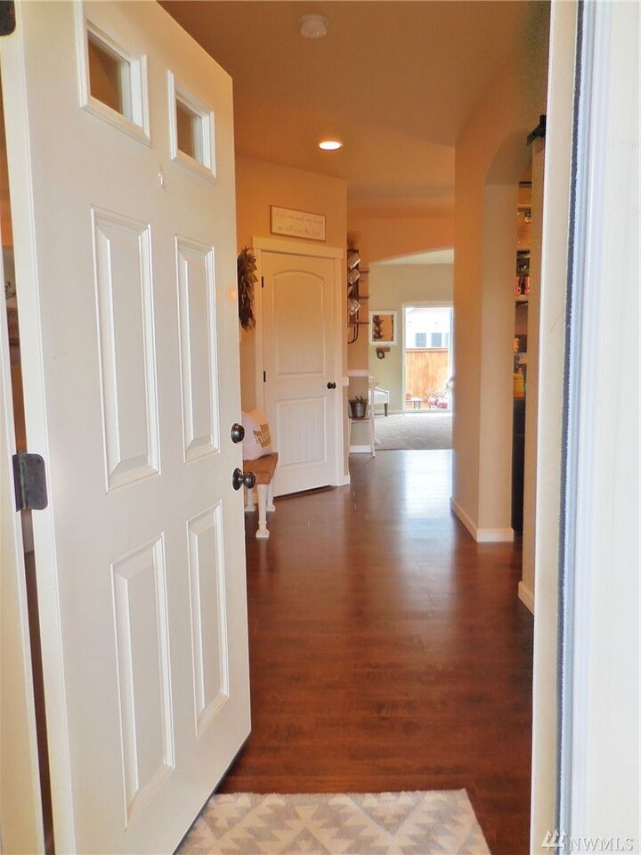 Property Photo:  442 Petersen Dr E  WA 98022 