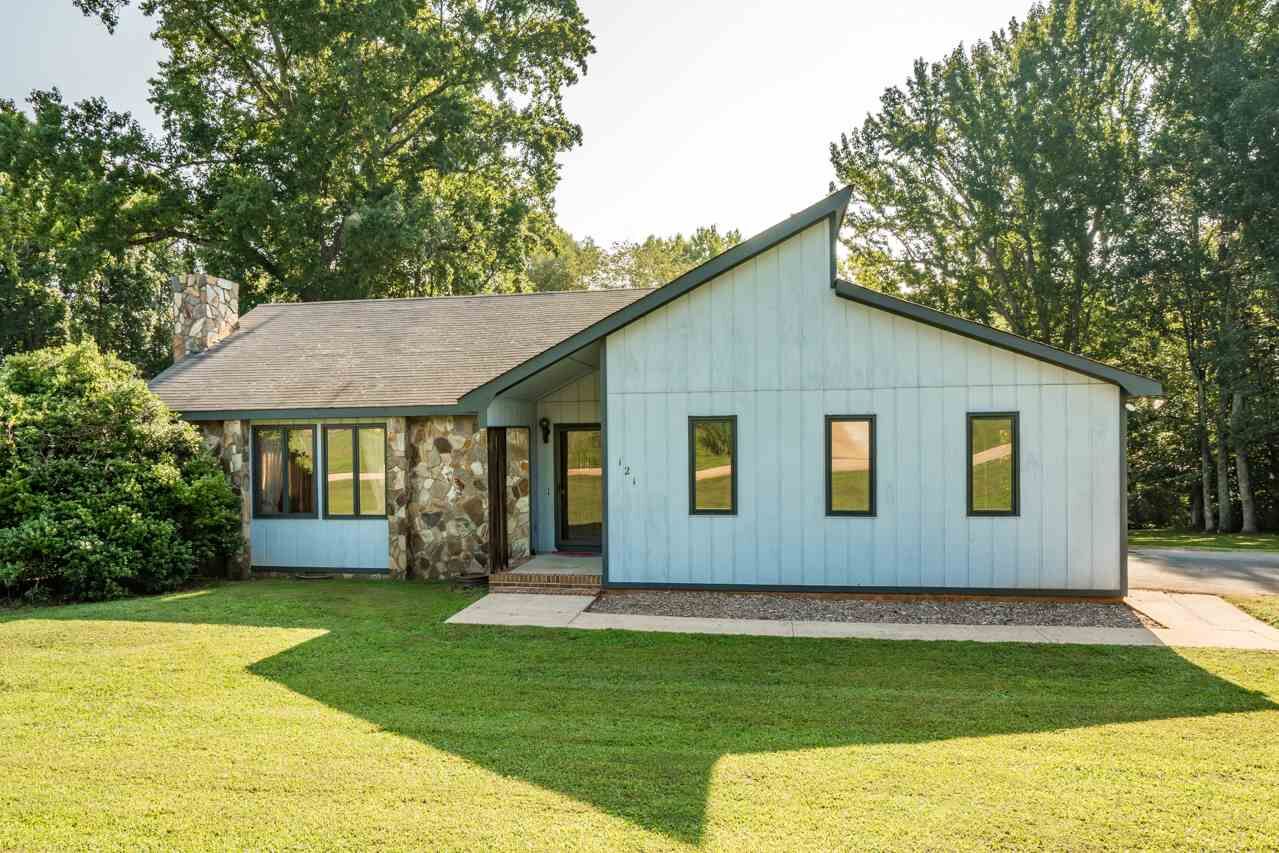 Property Photo:  121 Edgefield Street  SC 29316 