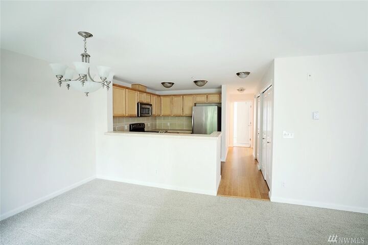 Property Photo: 1696 25th Ave NE 204 WA 98029
