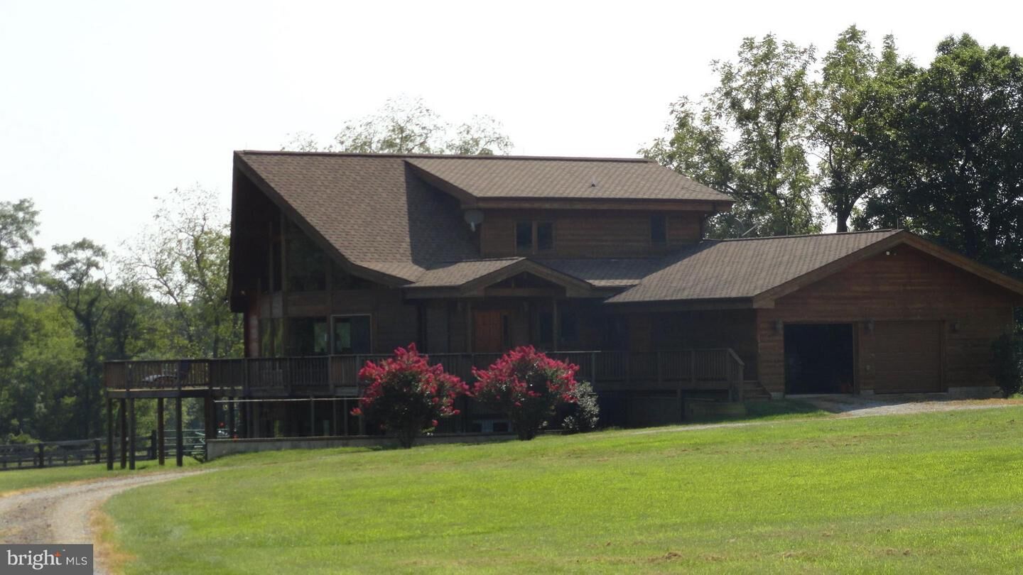 Property Photo: 19710 Foggy Bottom Road VA 20135