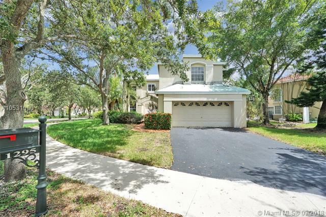 Property Photo: 1295 Bayview Cir FL 33326