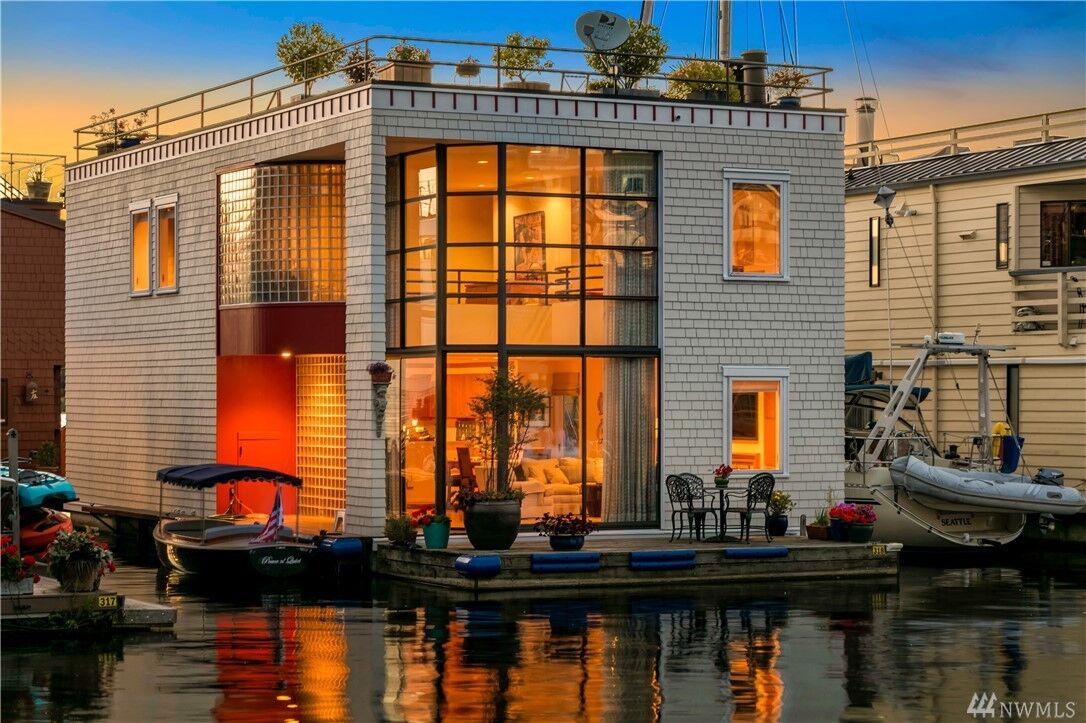 Property Photo:  10 E Roanoke St 13  WA 98102 