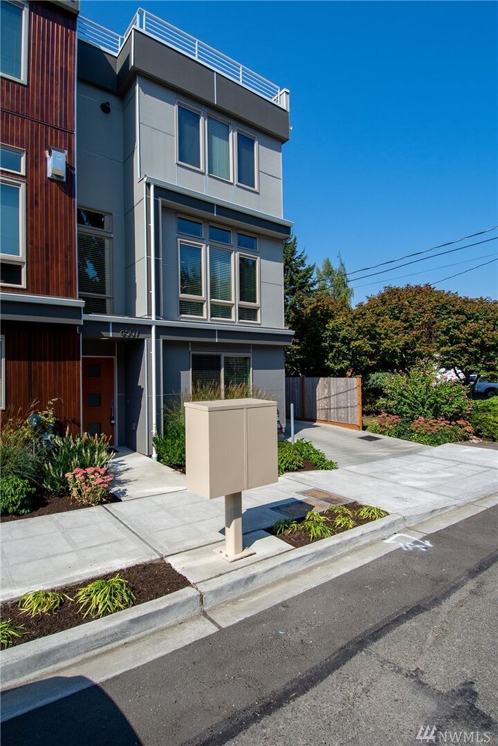 8507 31st Ave NW  Seattle WA 98117 photo