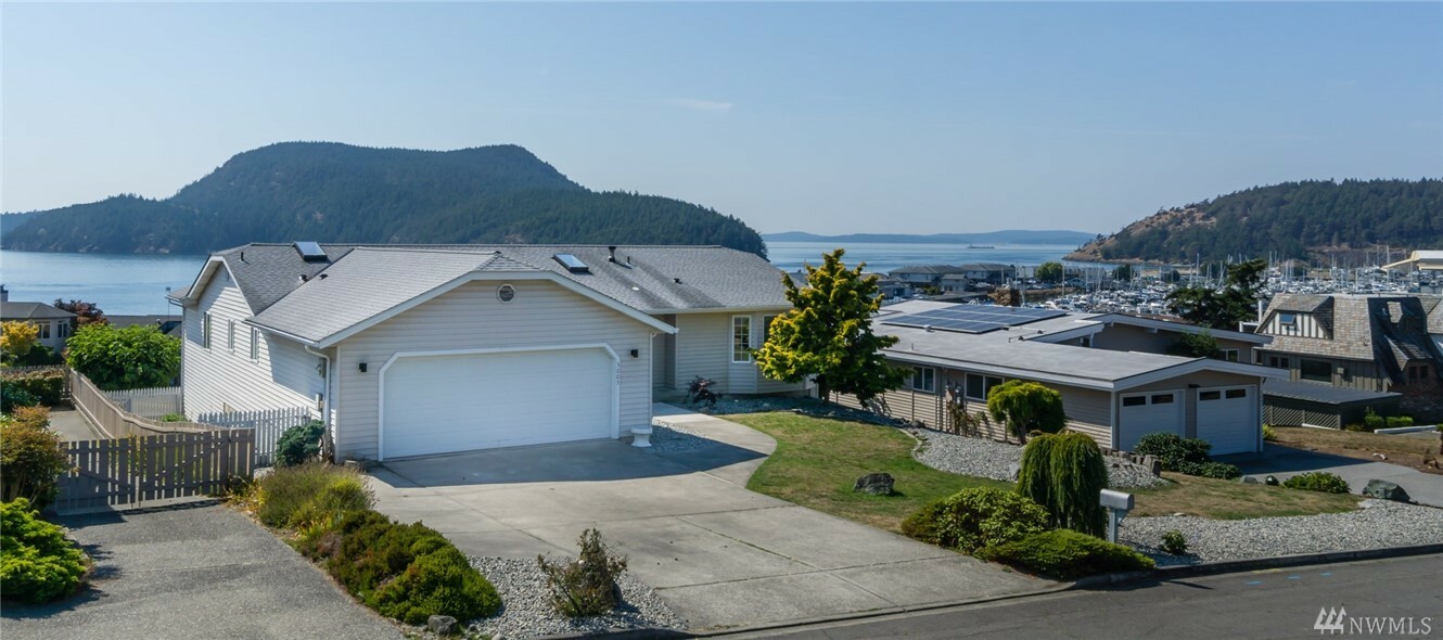 Property Photo:  5005 Kingsway  WA 98221 