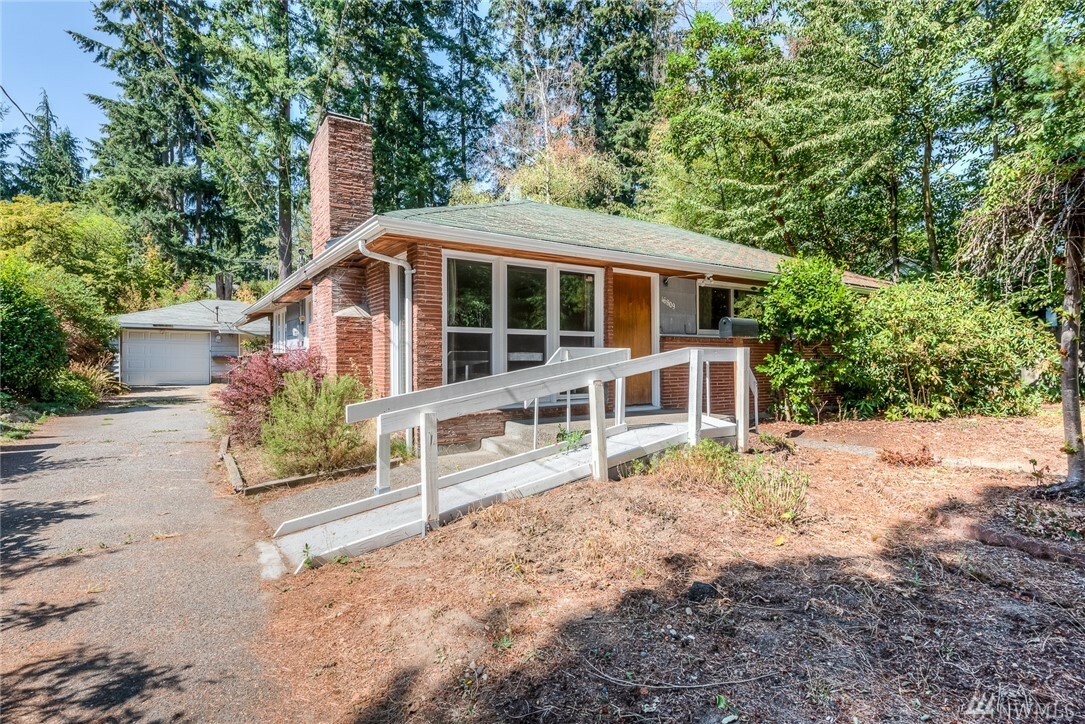 Property Photo:  16809 25th Ave NE  WA 98155 