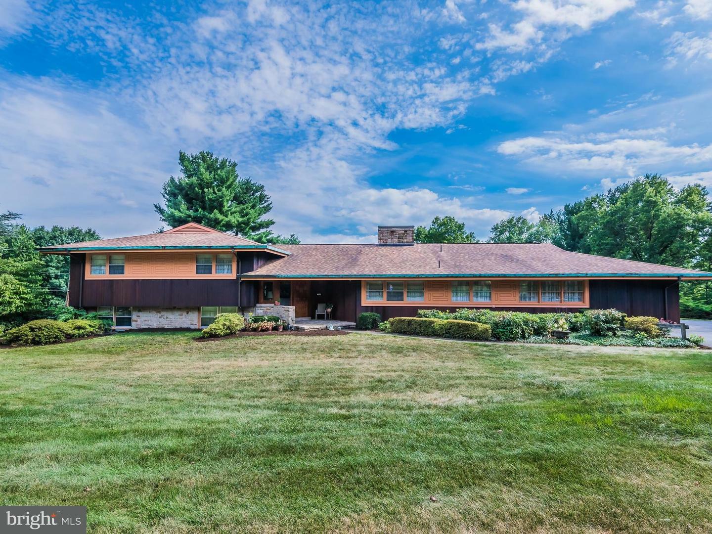 Property Photo:  1090 Cardinal Drive  PA 17111 