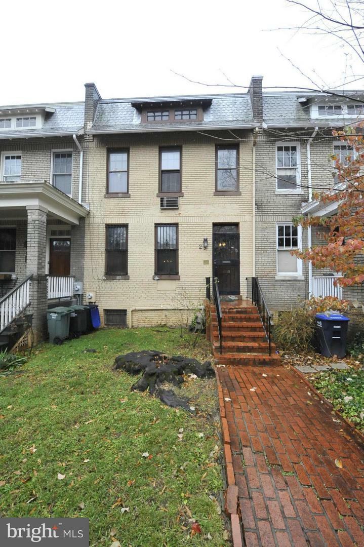 Property Photo:  259 Kentucky Avenue SE  DC 20003 