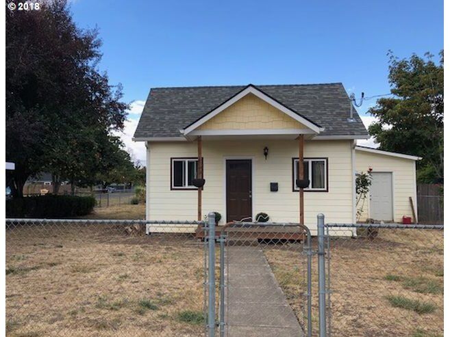 Property Photo: 1196 S 7th St OR 97355