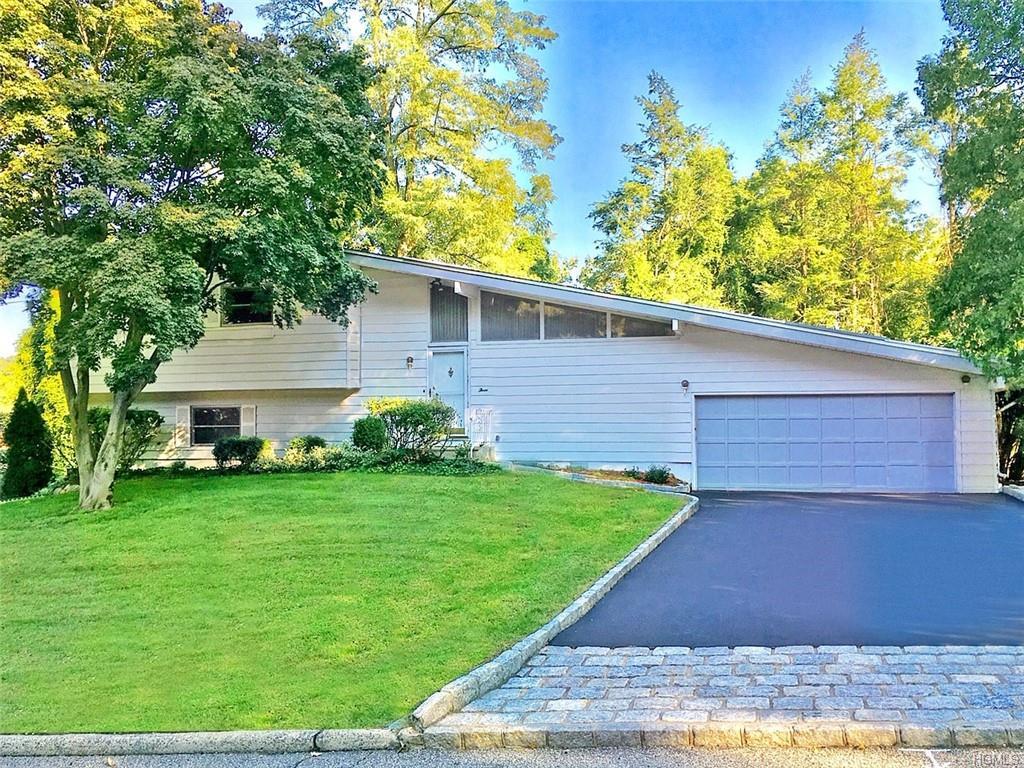 Property Photo:  3 Country Club Drive  NY 10607 