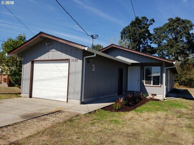 Property Photo:  1460 West St  OR 97051 