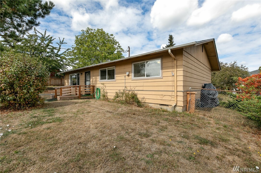 Property Photo:  4806 S Thistle St  WA 98118 