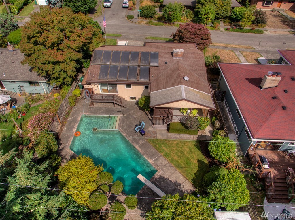 Property Photo: 4203 NE 73rd St WA 98115