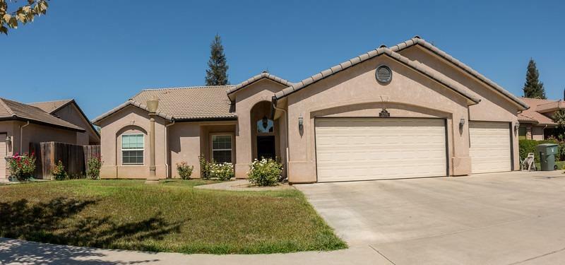 Property Photo: 3206 W Oakridge Avenue CA 93291