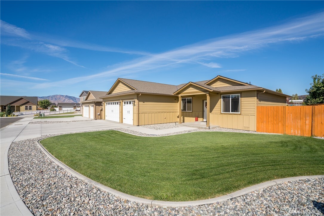 Property Photo: 2365 Talon St NE WA 98802