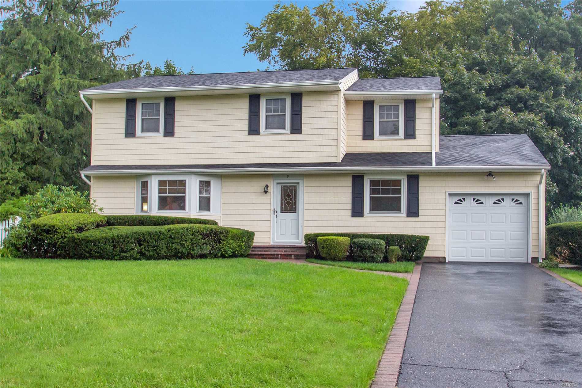 Property Photo:  9 Barry Lane  NY 11787 