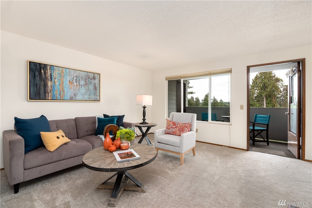 Property Photo: 17417 Ashworth Avenue N 307 WA 98133