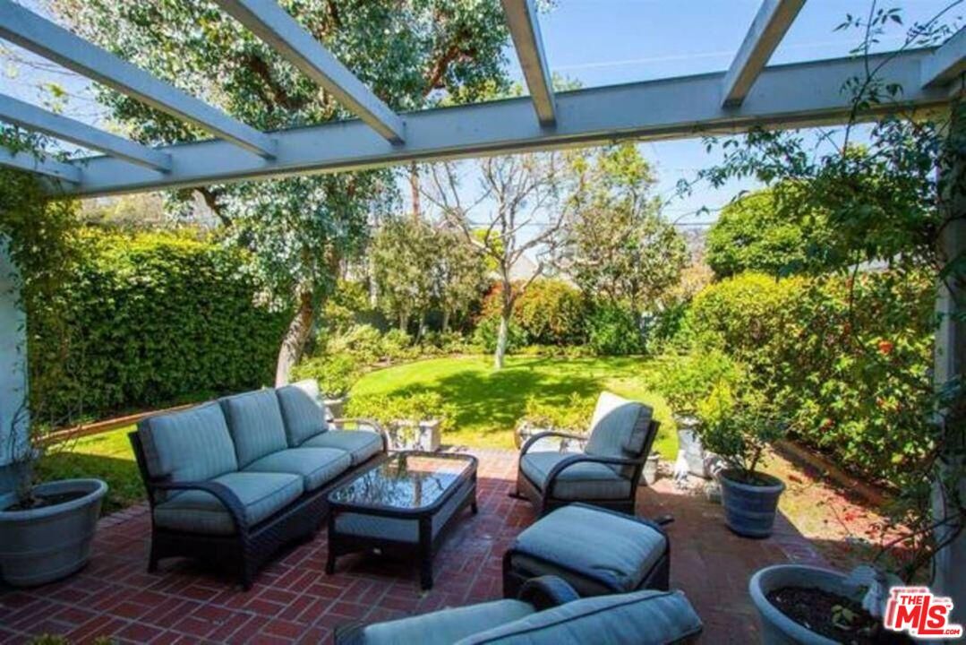 Property Photo: 333 18th St CA 90402