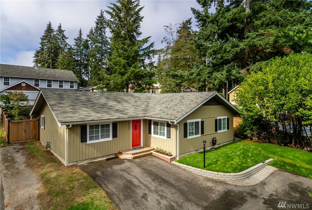 Property Photo:  15209 Fremont Ave N  WA 98133 