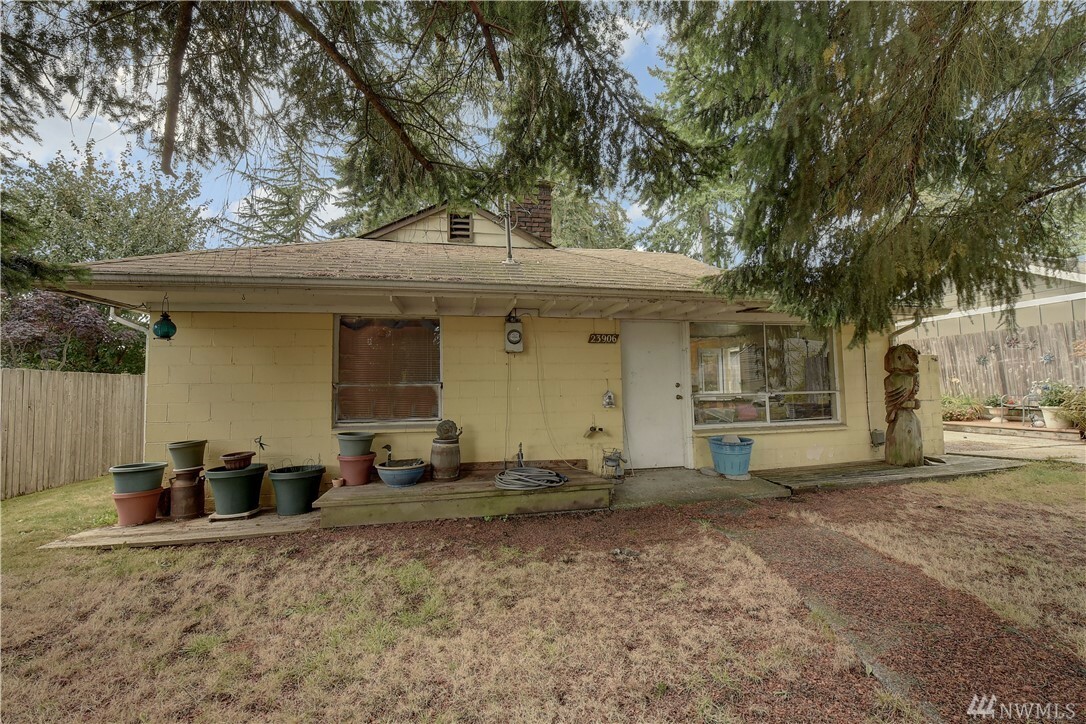 Property Photo: 23906 53rd Ave W WA 98043