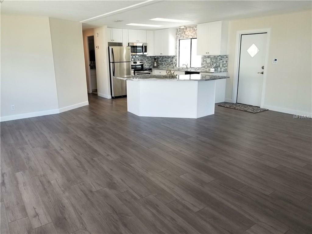 Property Photo: 338 Canal Way FL 34677