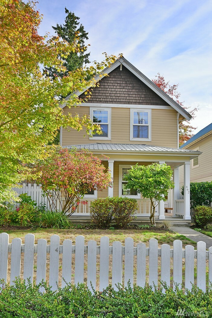 Property Photo: 662 Madison Ave N 4 WA 98110