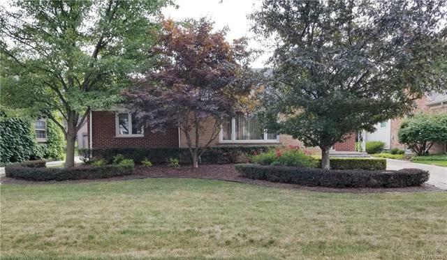 Property Photo:  1155 Roslyn Road  MI 48236 