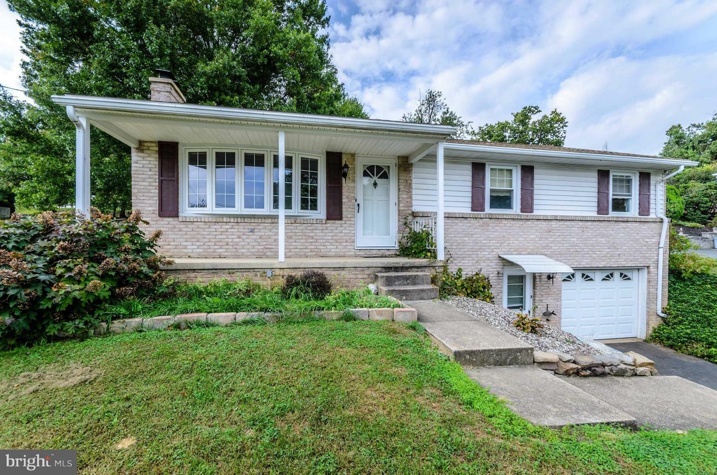 Property Photo:  2182 Eden Road  PA 17406 