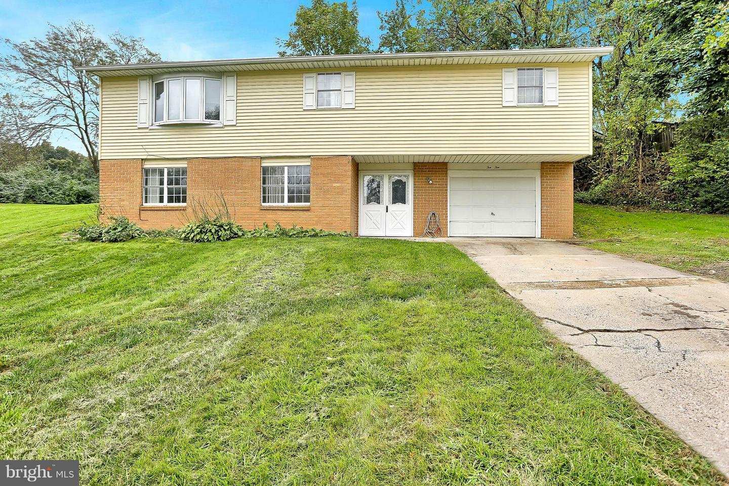 Property Photo: 1010 Topview Drive PA 17112