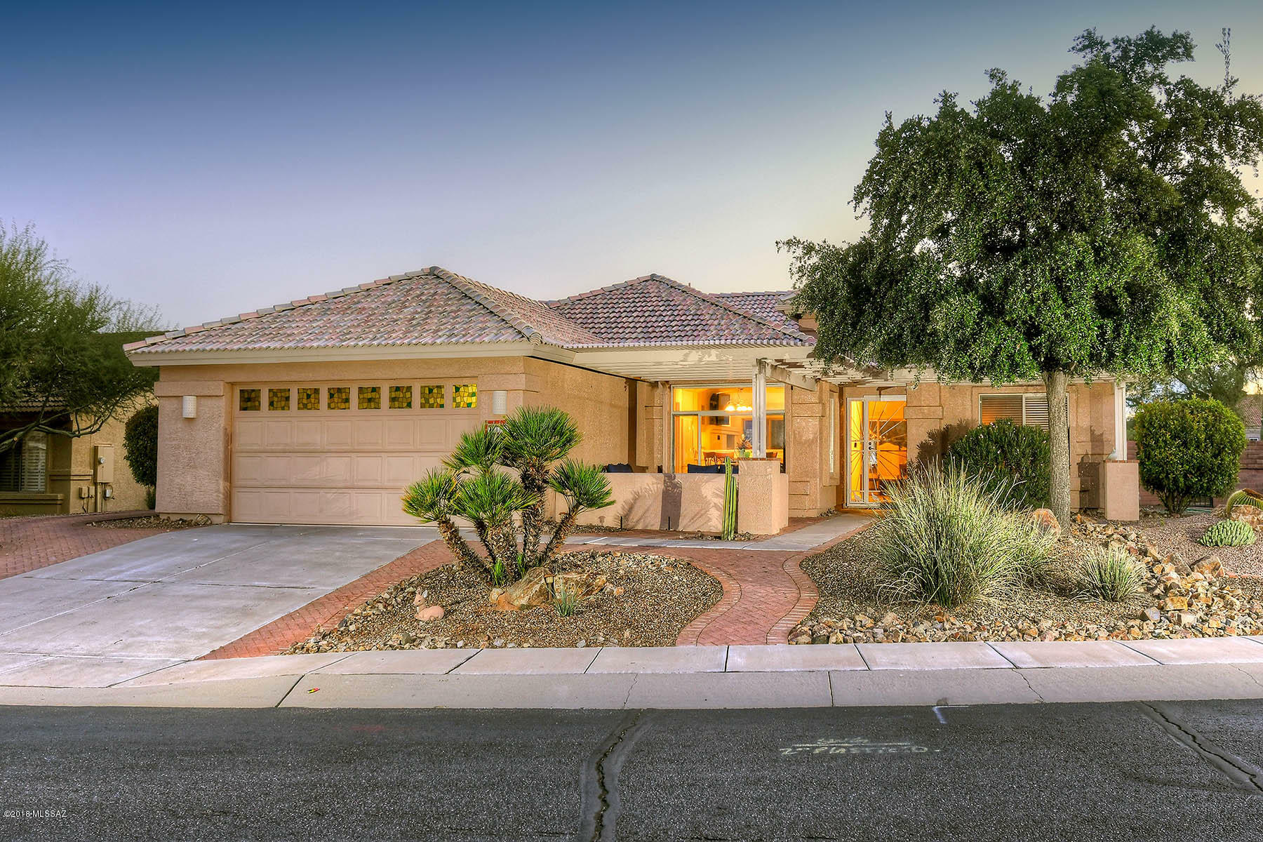 Property Photo:  1831 E Redstart Road  AZ 85614 