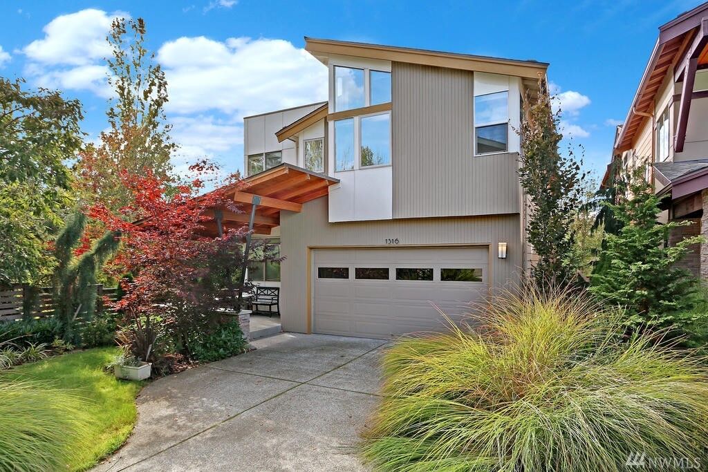 Property Photo:  1316  227th Avenue SE  WA 98075 