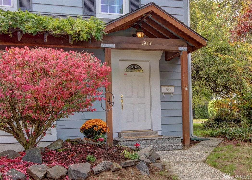 Property Photo: 1917 Franklin Street SE WA 98501