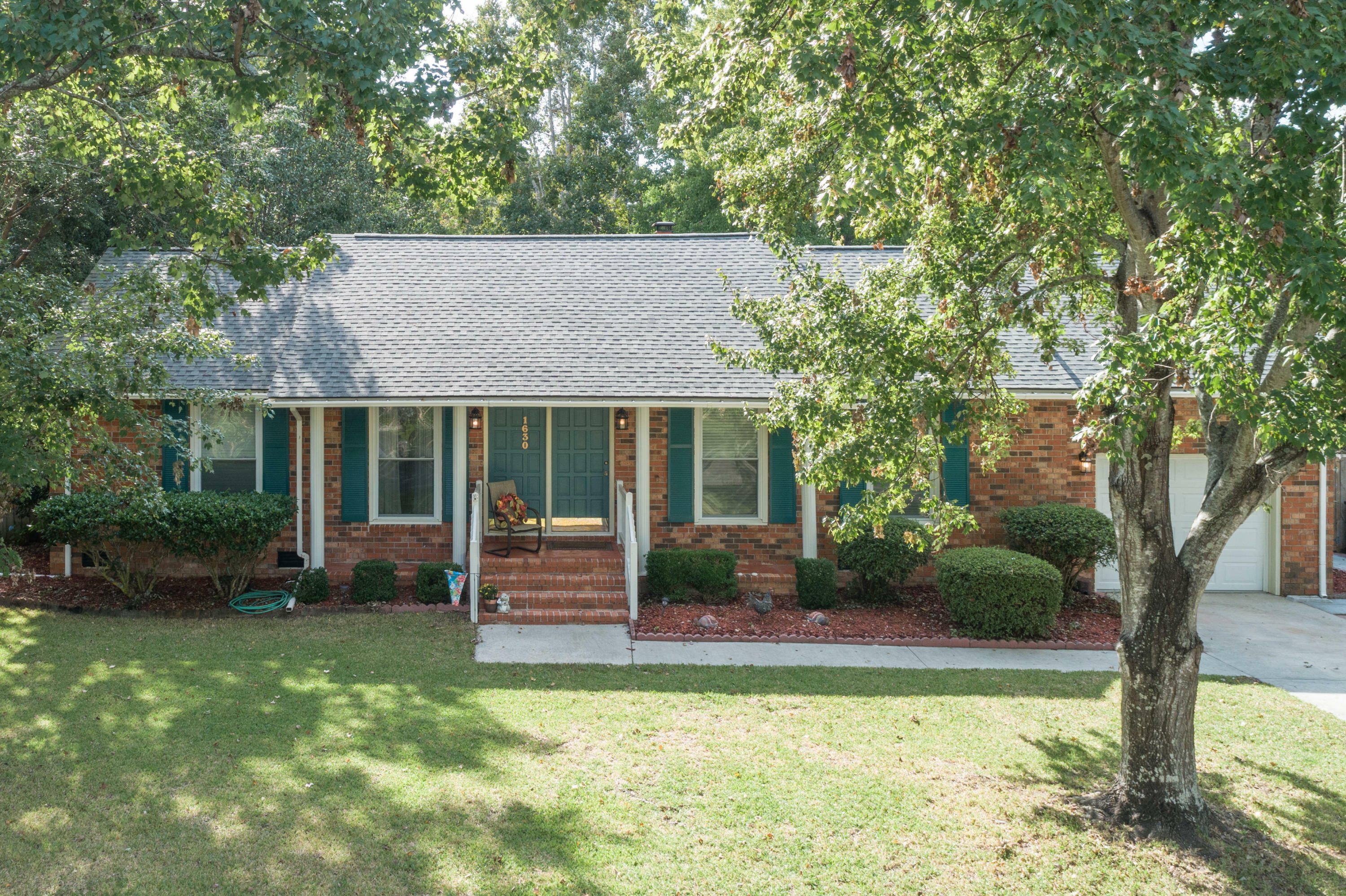 Property Photo:  1630 Longview Road  SC 29464 