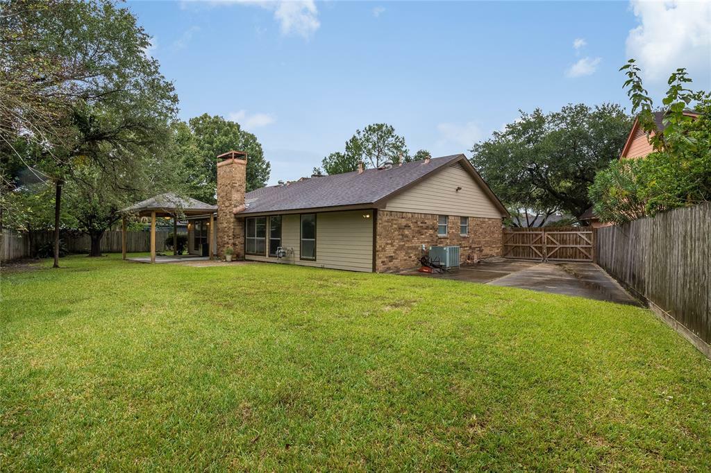 Property Photo: 201 Lochnell Drive TX 77062