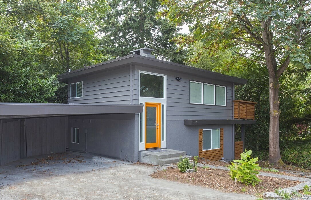 Property Photo:  1045 NE 115th St  WA 98125 