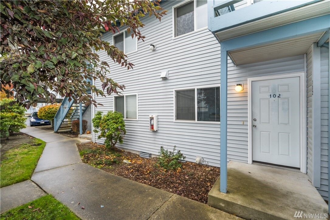 Property Photo:  730 SE 8th Ave C102  WA 98277 