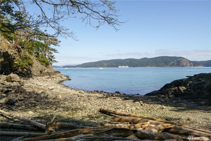 Property Photo:  61 Yew Lane  WA 98261 