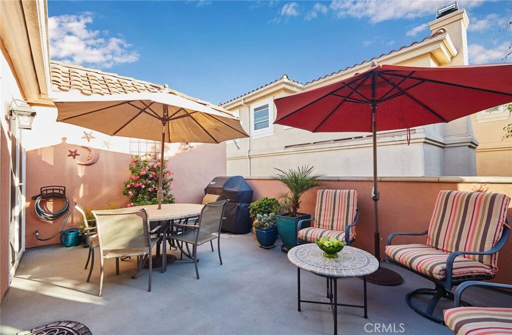 Property Photo:  125 S Juanita Avenue B  CA 90277 