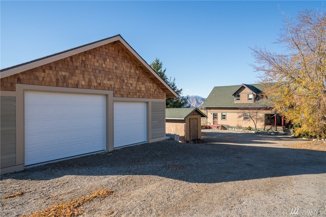 Property Photo: 3911 School St WA 98801