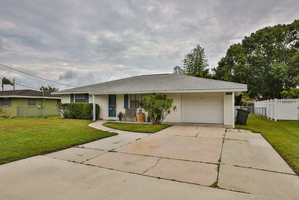 Property Photo:  4221 Alna Way  FL 34232 