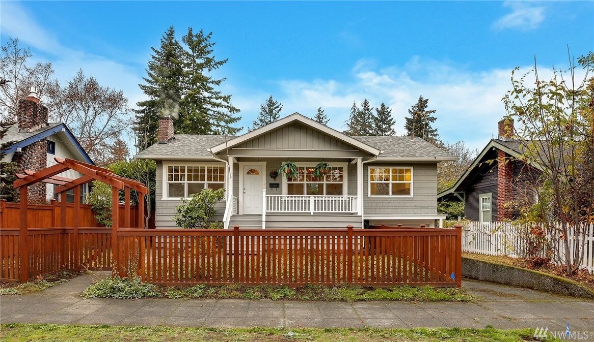 Property Photo:  2715 39th Avenue SW  WA 98116 