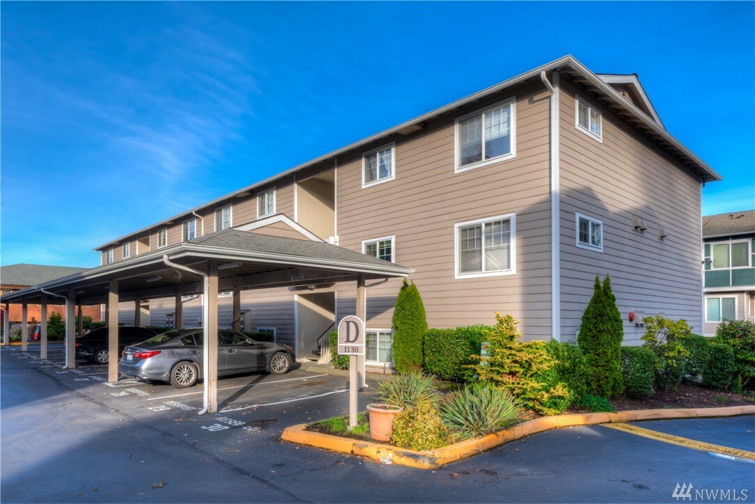 Property Photo:  1138 N 198th St D303  WA 98133 