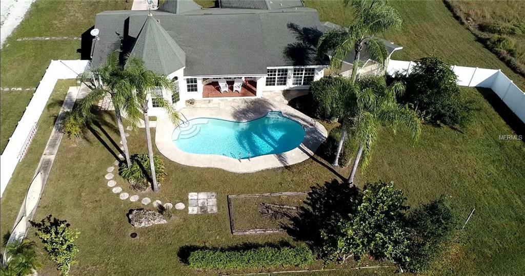 Property Photo: 4019 89th Street E FL 34221